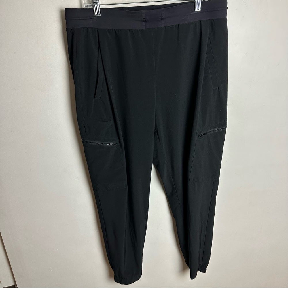 Athleta Venture Go Far Travel Pants Women's Size 14 Cargo Jogger Black